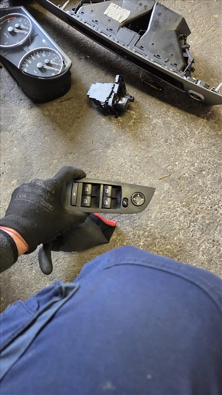 BMW 320 E46 bmw e90 e91 320d 318d ablak emelo kapcsolo  1. kép