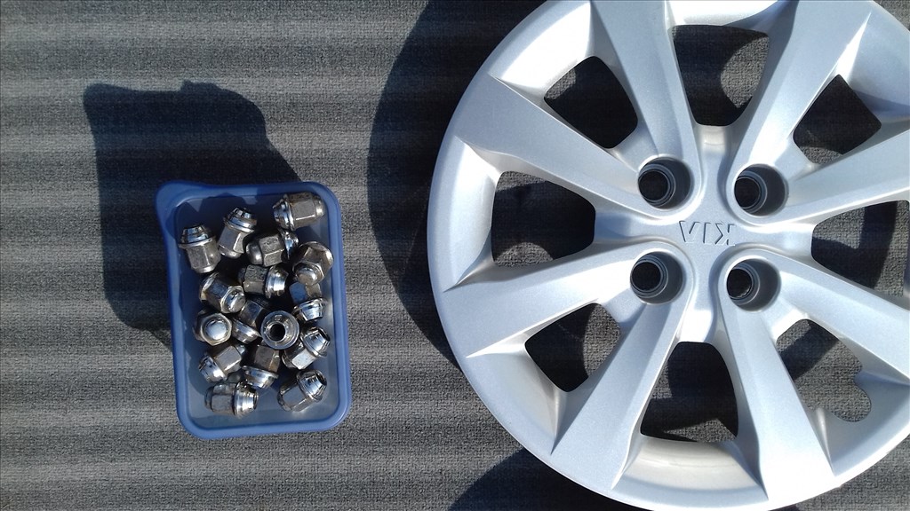 15 colos gyári Kia dísztárcsa garnitúra + csavarok 4. kép