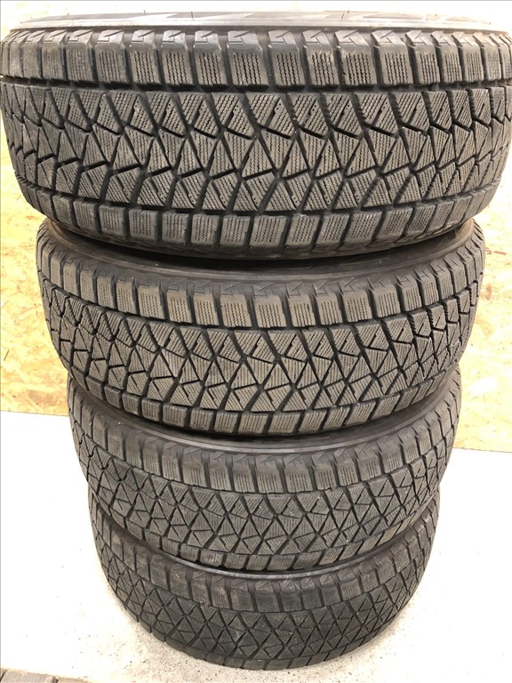 235/60/18 téli gumi Bridgestone jó állapot 235 60 18 1. kép