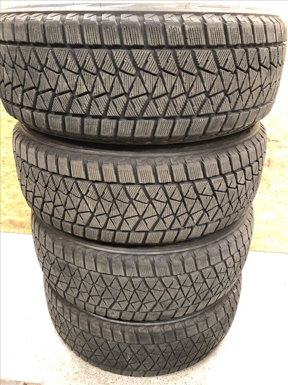 235/60/18 téli gumi Bridgestone jó állapot 235 60 18 2. kép