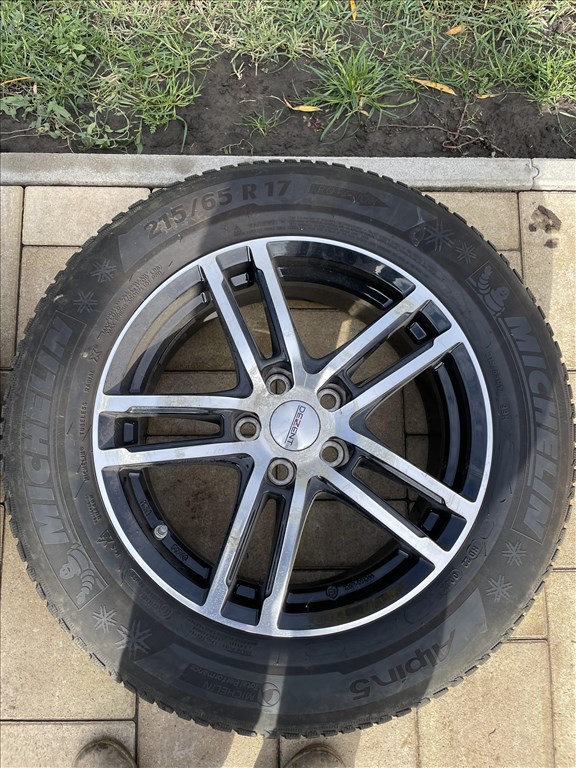  5x114.3 lyukosztású 17" használt Dezent alufelni, rajta 215/65 használt Michelin téli gumi gumi  3. kép