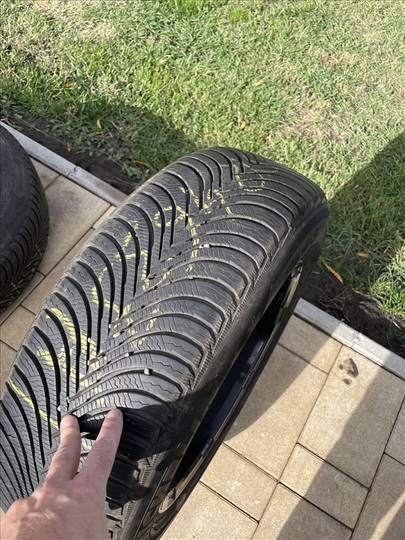  5x114.3 lyukosztású 17" használt Dezent alufelni, rajta 215/65 használt Michelin téli gumi gumi  5. kép