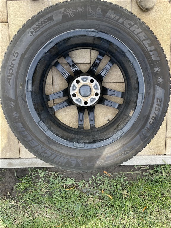  5x114.3 lyukosztású 17" használt Dezent alufelni, rajta 215/65 használt Michelin téli gumi gumi  7. kép