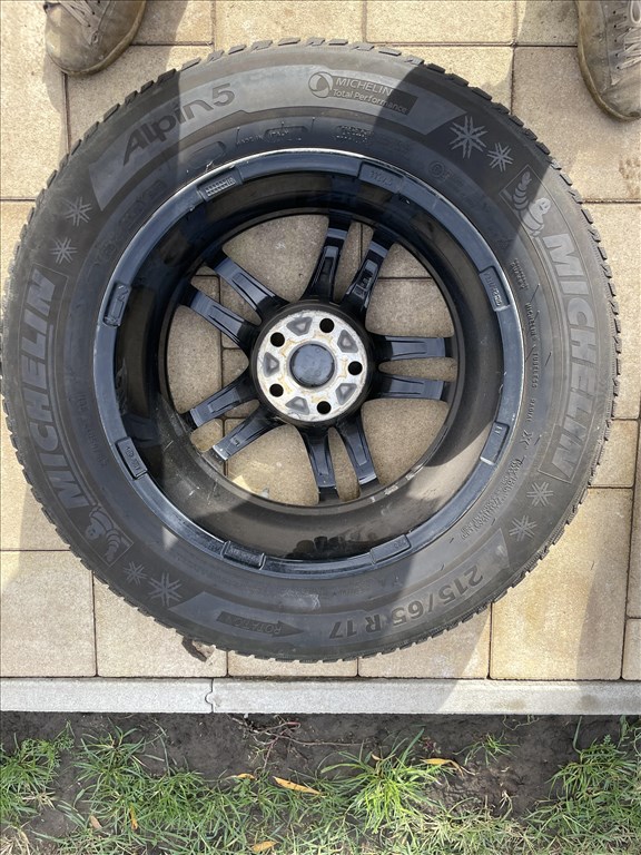  5x114.3 lyukosztású 17" használt Dezent alufelni, rajta 215/65 használt Michelin téli gumi gumi  8. kép