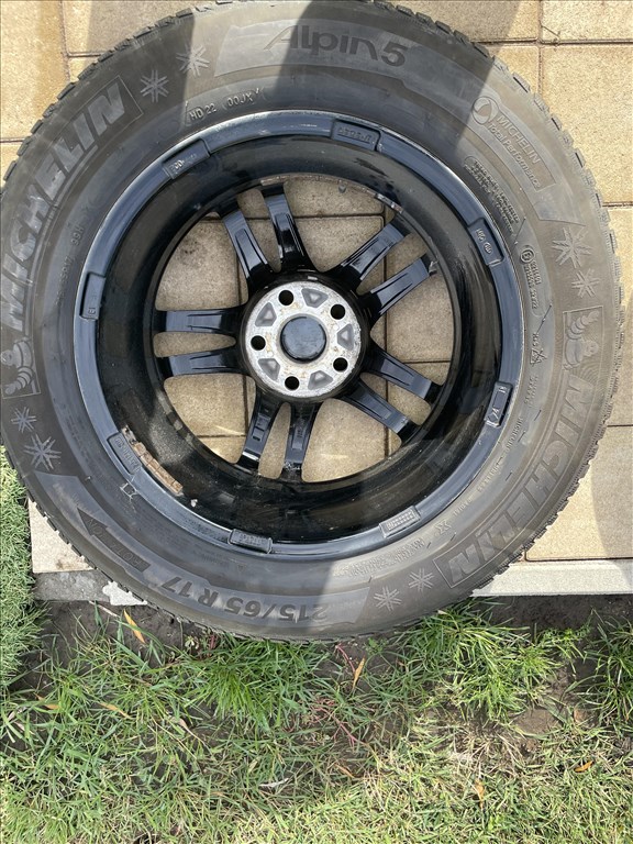  5x114.3 lyukosztású 17" használt Dezent alufelni, rajta 215/65 használt Michelin téli gumi gumi  9. kép