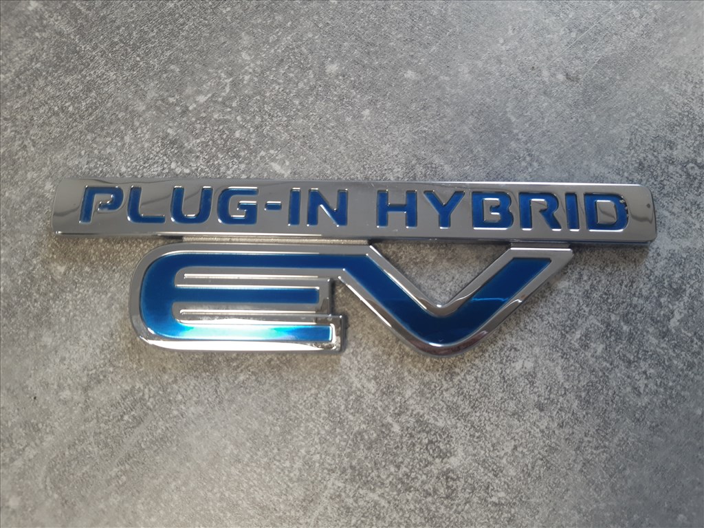Mitsubishi Outlander IV. PHEV Plugin Hybrid" felirat  7415a456 6. kép