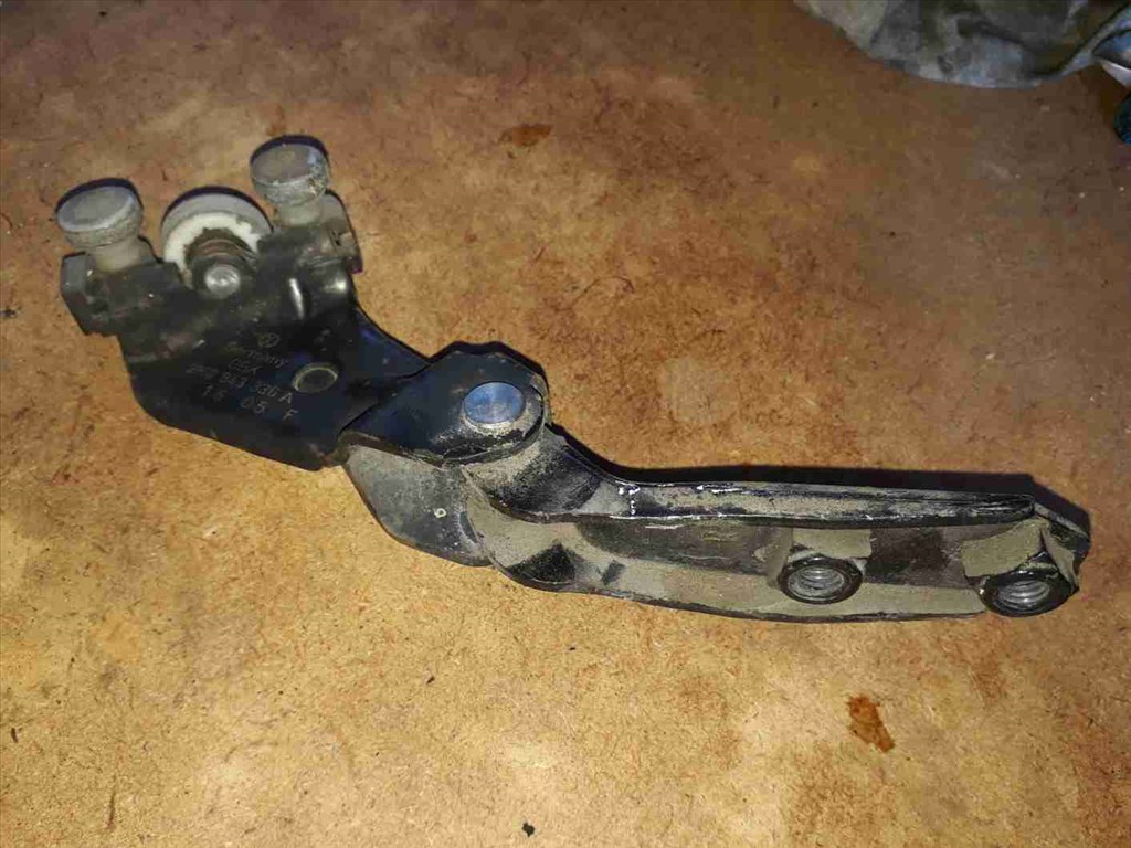 Volkswagen Caddy III 03-09 Jobb Tolóajtó Középső Görgő 2. kép