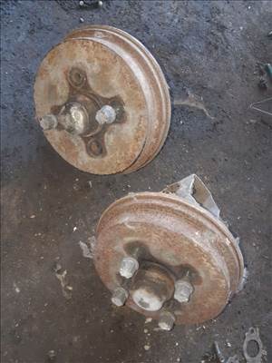 Volkswagen Jetta II Hátsó Kerékagy  Fékdob Pár