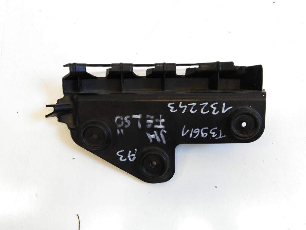 Audi A3 3 ajtós (8P) jobb hátsó lökhárító tartó 8P3807394A 2. kép