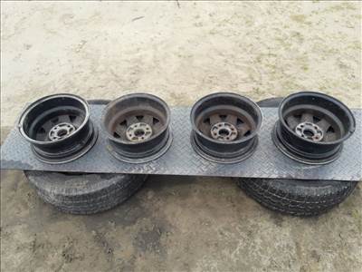 Volkswagen Golf III <p>Gyáriszámok:<br>KBA 40191<br>ATS <br></p><p>Felni méret: 13"</p><p>Furatszám: 4</p><p>Osztókör: 100.0</p><p>ET szám: ET38</p><p>Állapot: Normál</p><p>Érdeklődéskor hivatkozzon erre: KIN-40071</p><p>Bármire van szüksége hívjon bizalommal!<br>Kizárólag munkaidőben hétfőtől - péntekig 8-12 13-16 óráig!<br>Alkatrészek széles választékban!<br>Hivatalos Regisztrált Autobontó Kecel!<br>Vásároljon Megbízható Helyről Beszerelési Garanciával Profiktól!</p> 55000