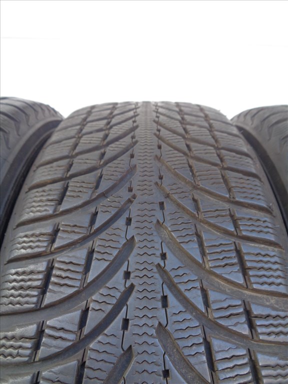 Michelin 215/70R6 téli gumi garnitúra jó állapotban eladó. 3. kép