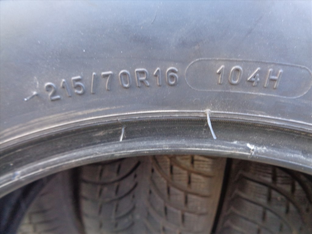 Michelin 215/70R6 téli gumi garnitúra jó állapotban eladó. 8. kép