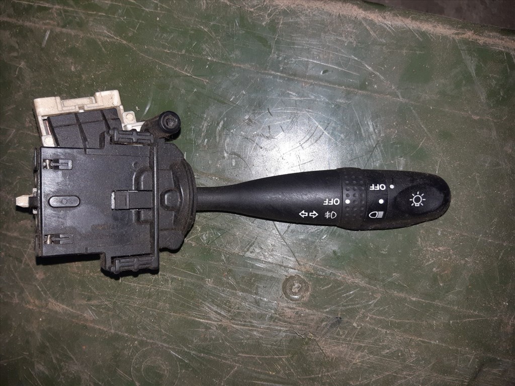 Suzuki Swift III 04-10 Index Kapcsoló 173744 1. kép