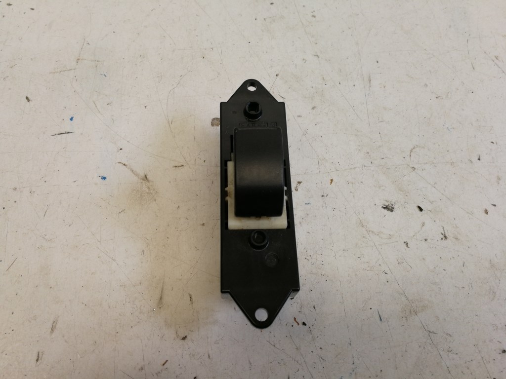 Mitsubishi Asx jobb hátsó ablakemelõ kapcsoló MR587944 1. kép