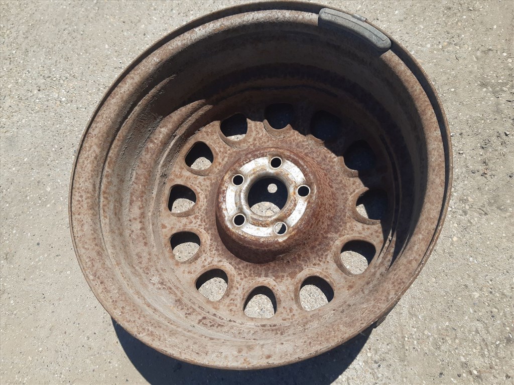 Skoda Octavia <p>Felni méret: 15"</p><p>Felni szélesség: 6.0</p><p>Furatszám: 5</p><p>Osztókör: 100.0</p><p>ET szám: ET35</p><p>Agy Átmérõ: 56.0</p><p>Állapot: Normál</p><p>Érdeklõdéskor hivatkozzon erre: KIN-66916</p><p>Bármire van szüksége hívjon bizalommal!<br>Kizárólag munkaidõben hétfõtõl - péntekig 8-12 13-16 óráig!<br>Alkatrészek széles választékban!<br>Hivatalos Regisztrált Autobontó Kecel!<br>Vásároljon Megbízható Helyrõl Beszerelési Garanciával Profiktól!</p> 1. kép