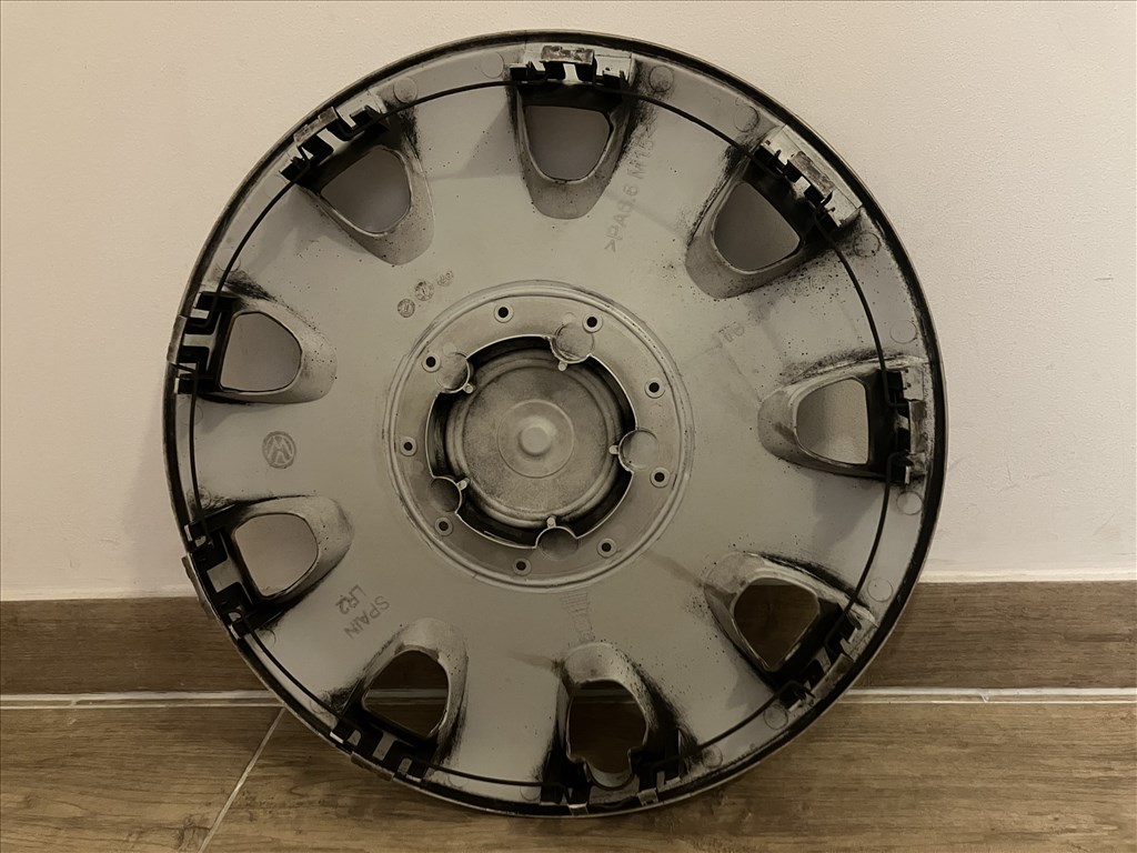 Volkswagen Passat gyári dísztárcsa 15 col 1t0601147 6. kép