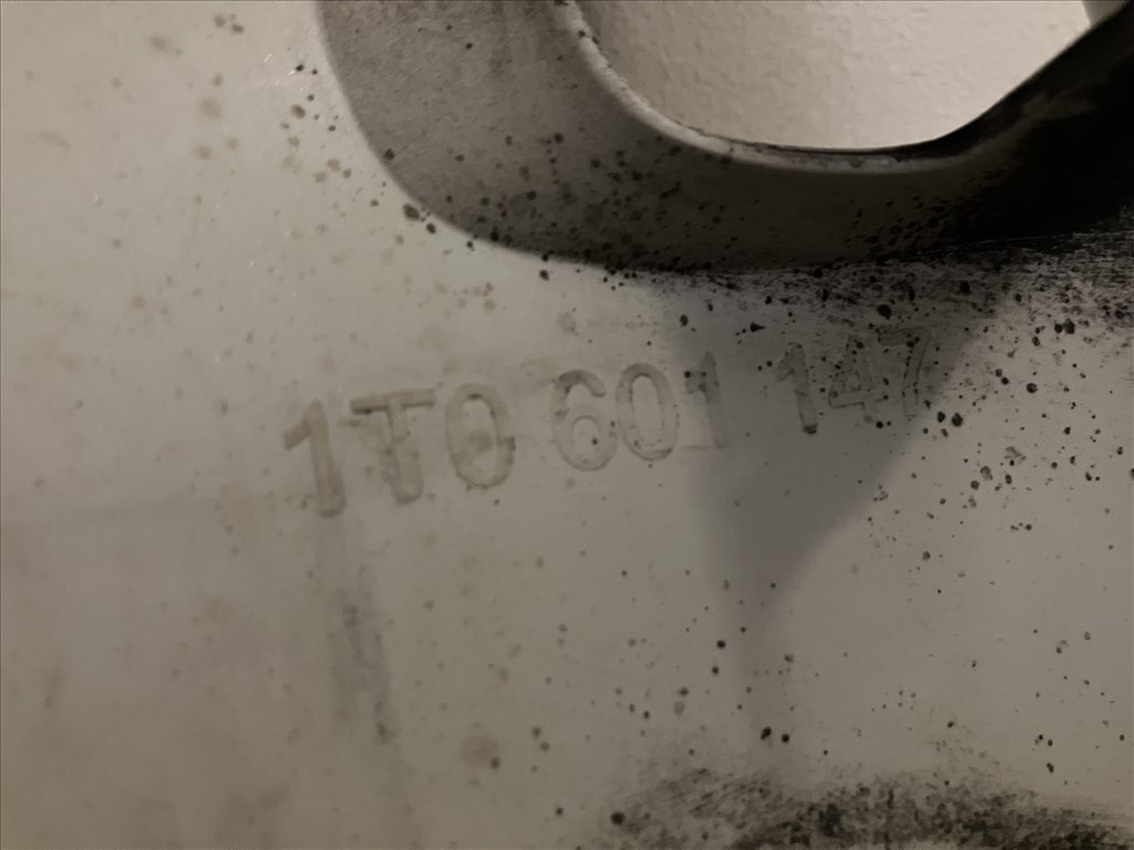 Volkswagen Passat gyári dísztárcsa 15 col 1t0601147 7. kép