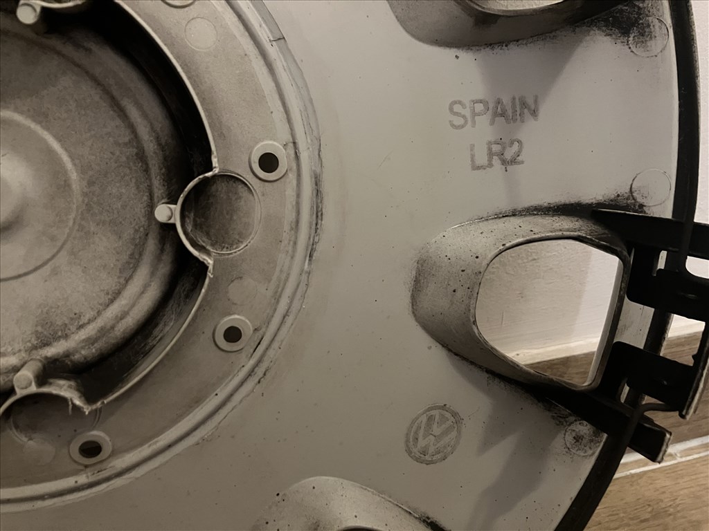 Volkswagen Passat gyári dísztárcsa 15 col 1t0601147 8. kép