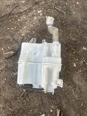 Toyota Prius 3 (XV30) Ablakmosó tartály