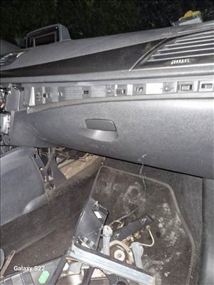 Renault Mégane III kesztyűtartó 