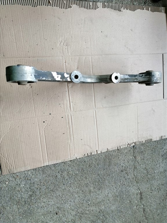 BMW X5 3.0i Differenciálmű tartó Bak  4. kép