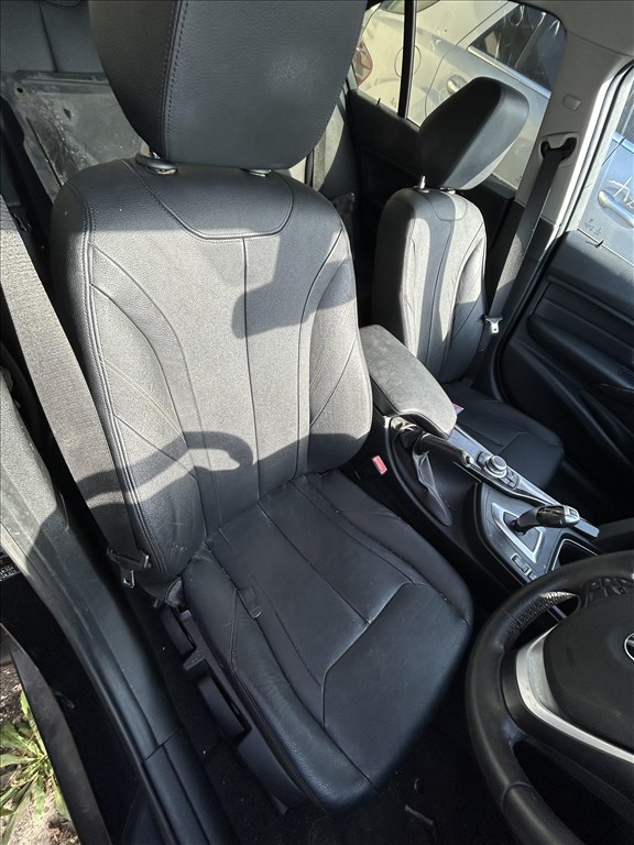 BMW 320 F30 ülésgarnitúra  1. kép