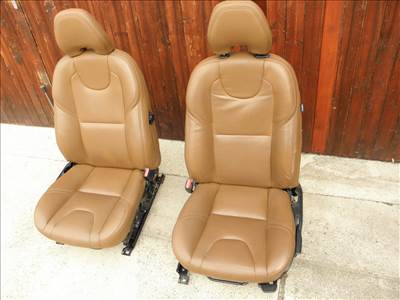 Volvo V40 Egyedi barna bőr belső