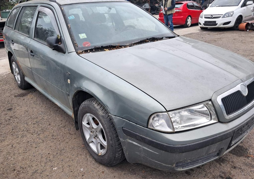 2002 Skoda Octavia I kombi 1.6 benzin, AKL , manuális - balkormányos jármű ÉRKEZETT bontási céllal!  4. kép