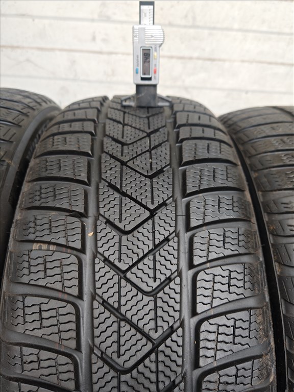  225/5518" újszerű Pirelli téli gumi gumi 1. kép