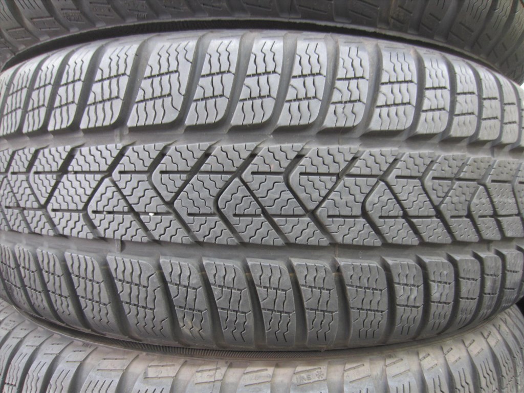  205/60 R16 PIRELLI SOTTOZERO3 SEAL 96H 2. kép