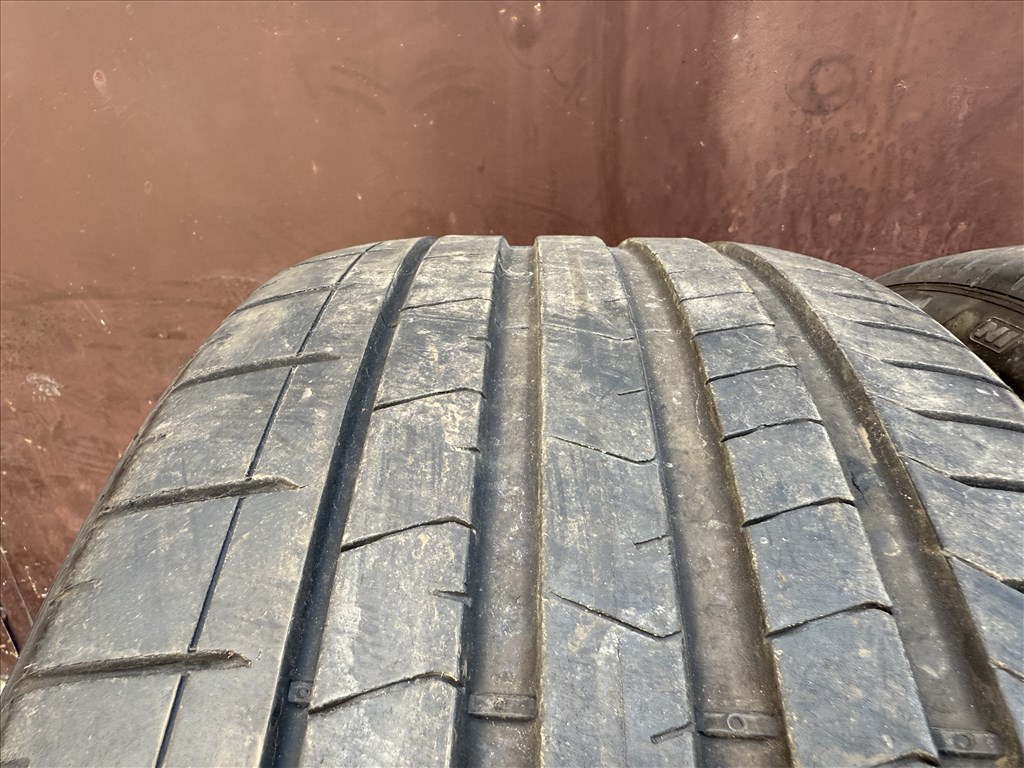 Tesla Model Y Performnace hátsó gumi Pirelli Pzero Pncs 275/35 R21 2db újszerű nyári gumi eladó 3. kép