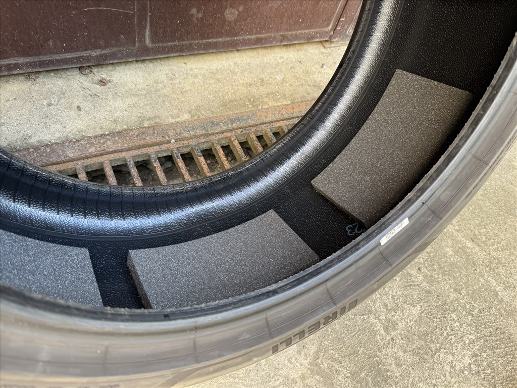 Tesla Model Y Performnace hátsó gumi Pirelli Pzero Pncs 275/35 R21 2db újszerű nyári gumi eladó 11. kép