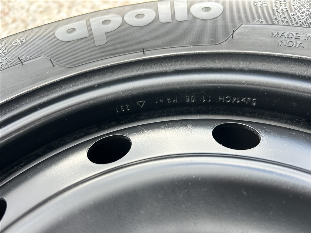 Suzuki Swift 2005-2010 évj 4x100-as lemezfelni 165/70R14 újszerű négyévszakos Apollo gumikkal ELADÓ! 6. kép