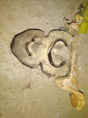 Mazda B2200 Spirálrugó-Tartó Bak