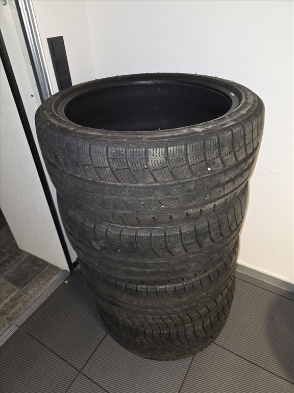 245/40R20 és 275/35R20 téli gumi szett ELADÓ 1. kép