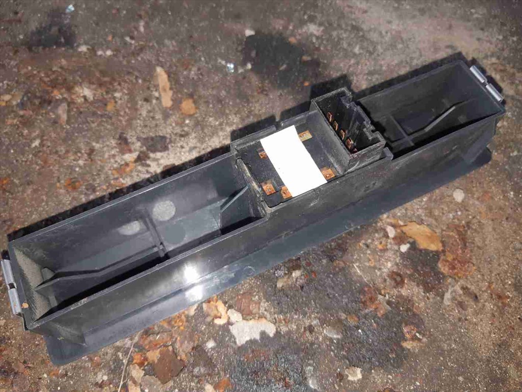 Suzuki Vitara Jobb Elsõ Ablakemelõ Kapcsoló 2. kép