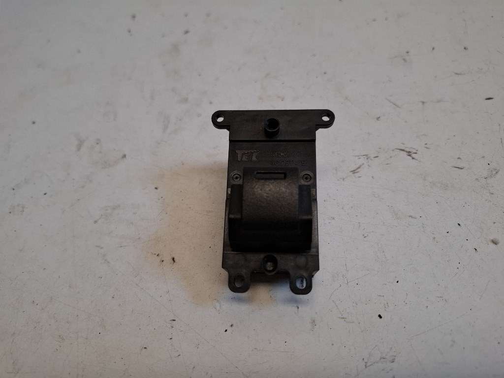 Honda Jazz (GE) jobb elsõ ablakemelõ kapcsoló 1. kép