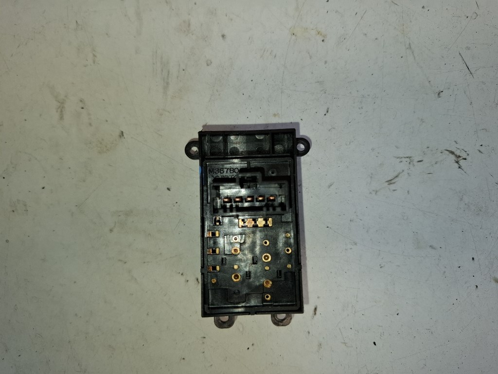 Honda Jazz (GE) jobb elsõ ablakemelõ kapcsoló 3. kép