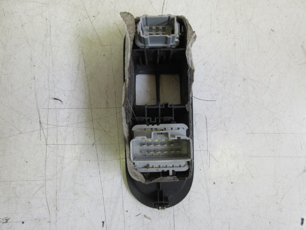 Renault Scenic bal elsõ ablakemelõ kapcsoló 156018070 2. kép