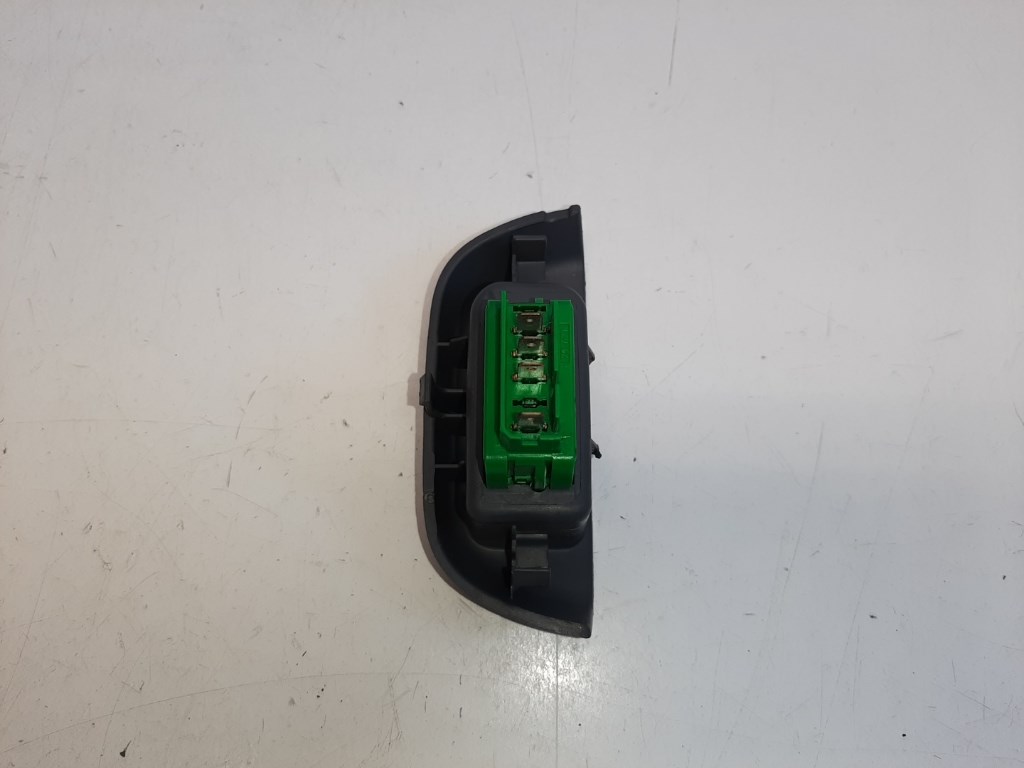 Toyota Aygo (AB10) bal elsõ ablakemelõ kapcsoló 848100H010 2. kép