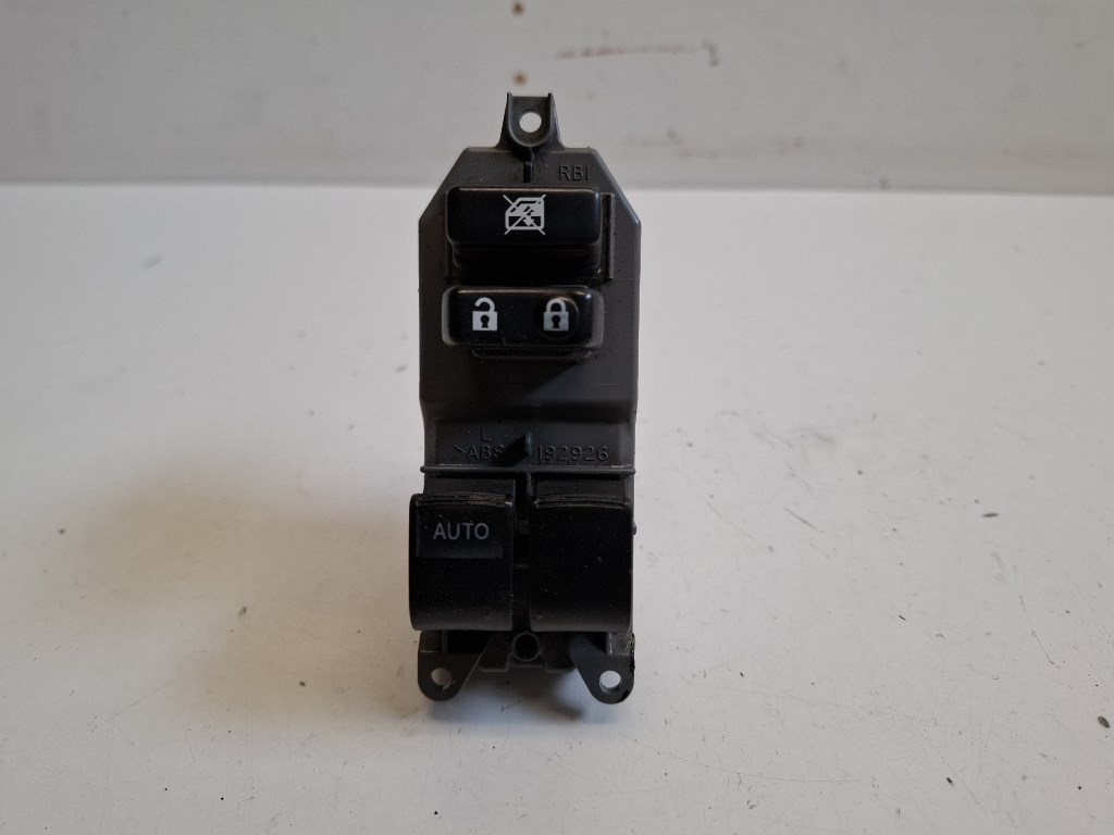 Toyota Yaris (XP130) bal elsõ ablakemelõ kapcsoló 1. kép