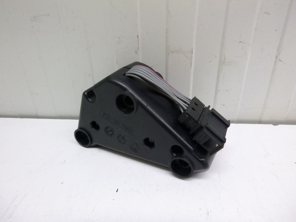 Volkswagen Golf plus bal elsõ erõsítõ 1K0035463D 1. kép