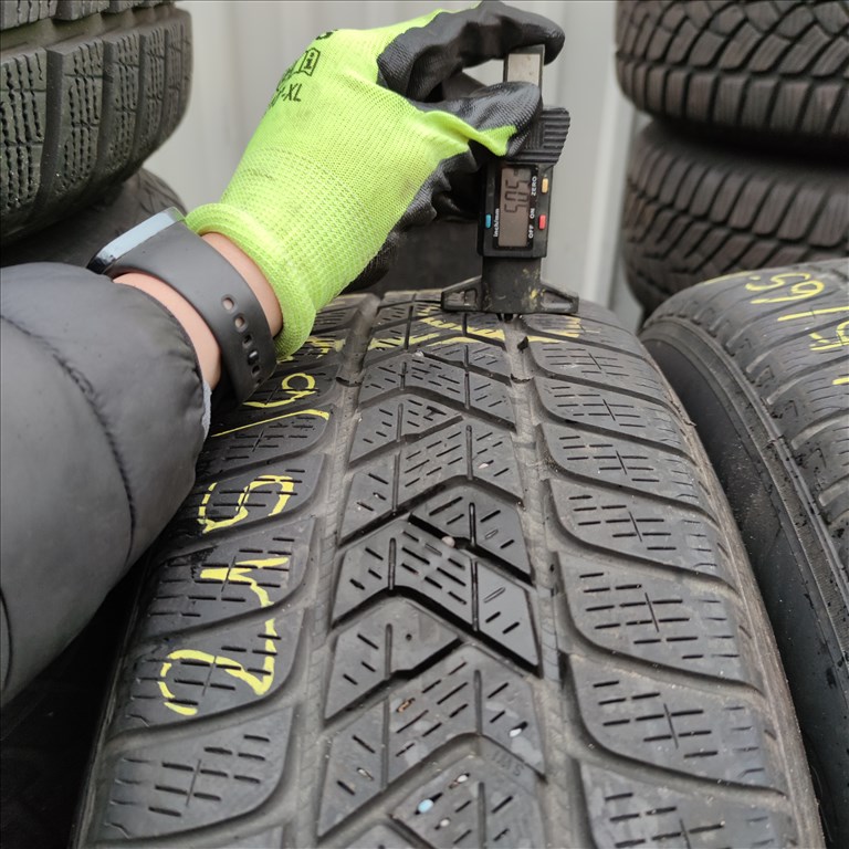 215/65 R17 Pirelli téli gumi 15000ft a 4db/50/ 1. kép