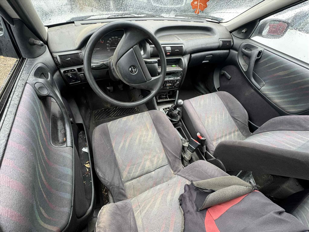 Opel Astra F 1.6 -X16SZR-  bontott alkatrészei 4. kép