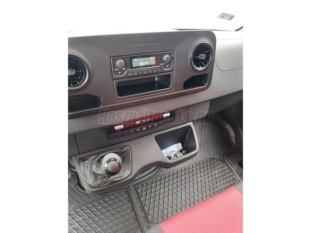 Eladó Mercedes Sprinter rolóponyvás jármű 5. kép