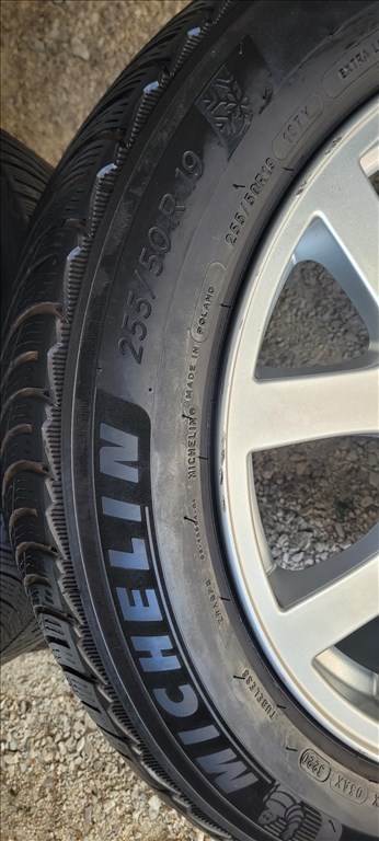  19" újszerű (gyári felni) alufelni, rajta 255/50 használt Michelin téli gumi gumi  5. kép