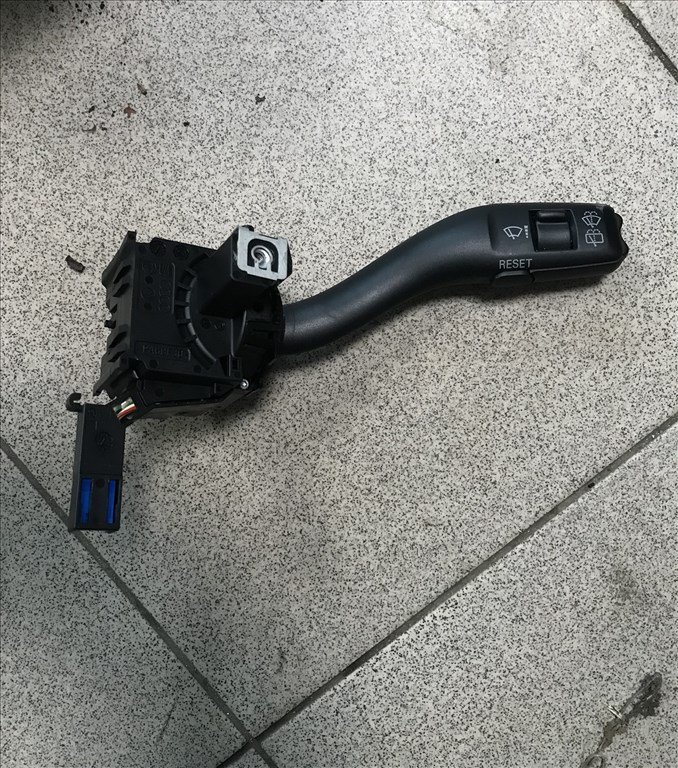Audi A3 (8P) ablaktörlő kapcsoló 8p0953519a 1. kép