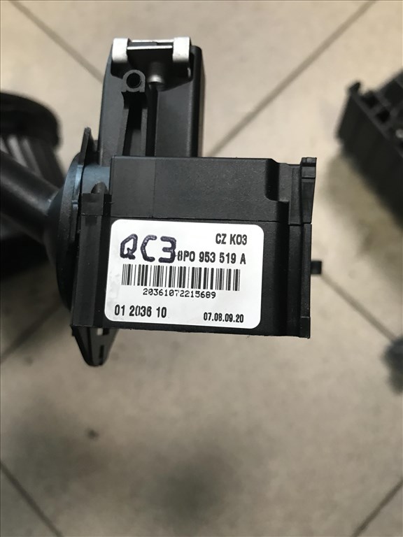 Audi A3 (8P) ablaktörlő kapcsoló 8p0953519a 3. kép