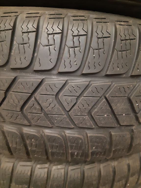  215/6016" használt Pirelli téli gumi gumi 1. kép
