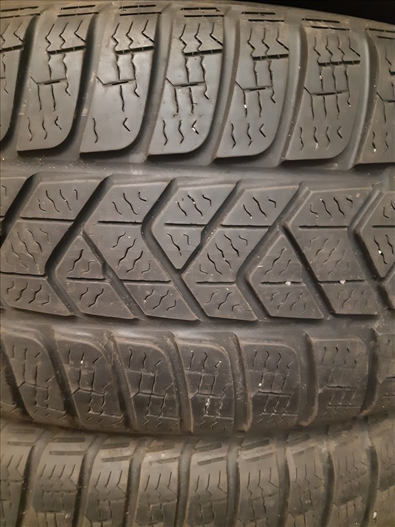 215/6016" használt Pirelli téli gumi gumi 2. kép